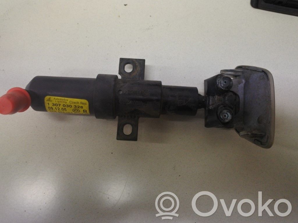 Volkswagen PASSAT B6 Ugello a spruzzo lavavetri per faro