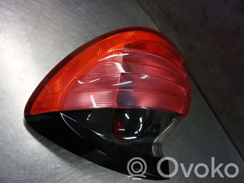 Mercedes-Benz C W203 Lampă spate în caroserie 