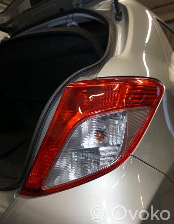 Toyota Yaris Luci posteriori