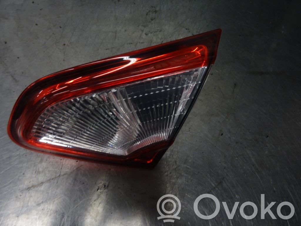 Nissan Qashqai+2 Takaluukun takavalot 