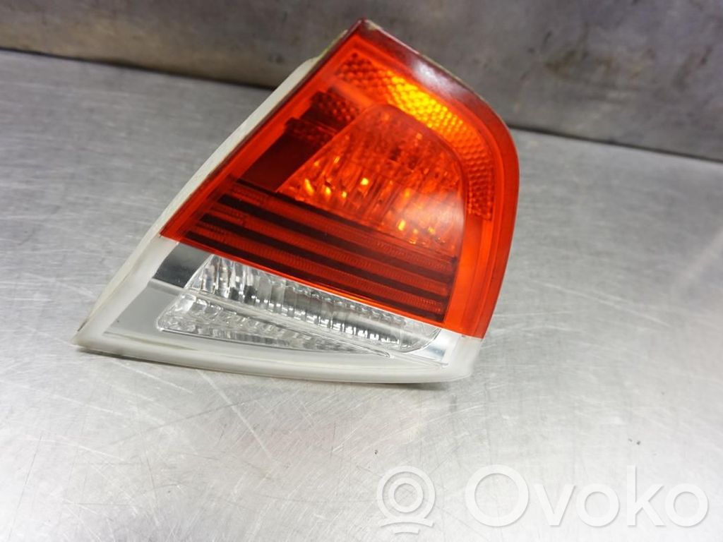 BMW 3 E90 E91 Aizmugurējais lukturis pārsegā 