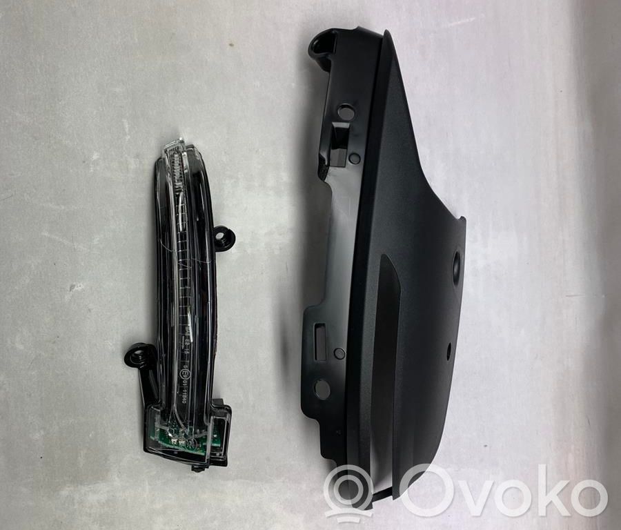 Renault Megane IV Semnalizator bară față 