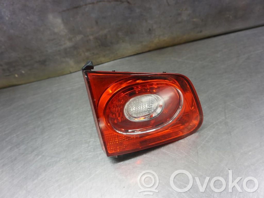 Volkswagen Tiguan Lampy tylnej klapy bagażnika 