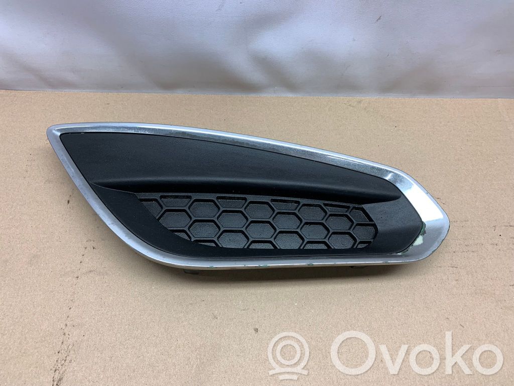 Volvo V60 Front bumper corner part panel trim 