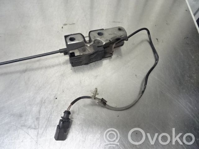 Spyna variklio dangčio   3C1823509G,N022027