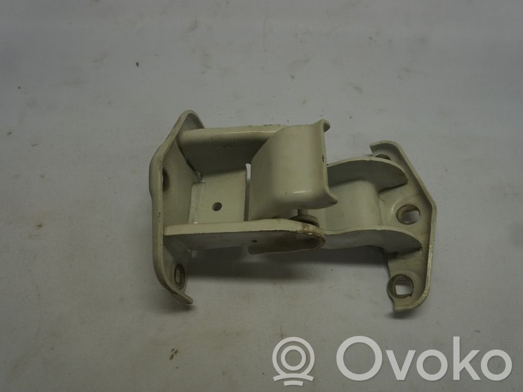 Renault Trafic II (X83) Cerniera inferiore della portiera anteriore 