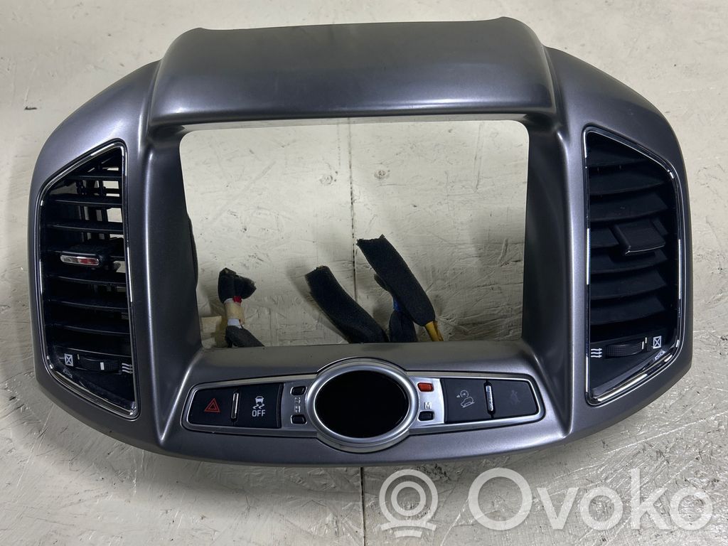 Chevrolet Captiva Radiouztvērēja / navigācija dekoratīvā apdare 
