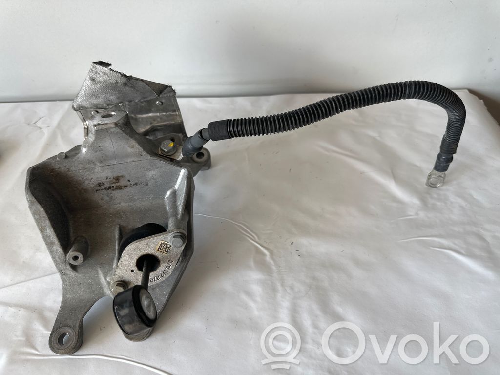 Engine mounting bracket   4M0199870AL