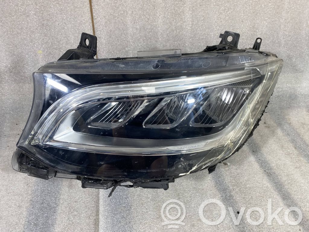 Mercedes-Benz Sprinter W907 W910 Lampa przednia 