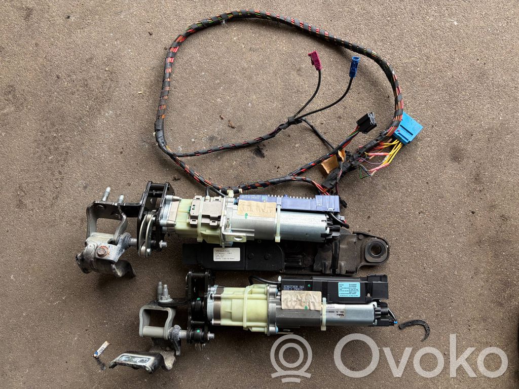 Volkswagen PASSAT B7 Silniczek pompy hydraulicznej klapy tylnej bagażnika 