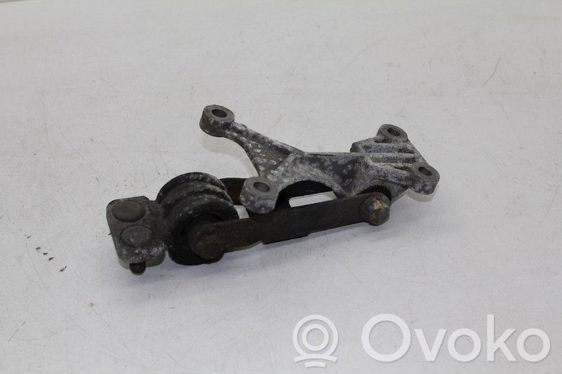 Volvo XC90 Engine mount bracket 
