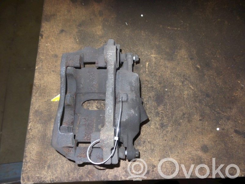 Opel Vivaro Zacisk hamulcowy przedni 