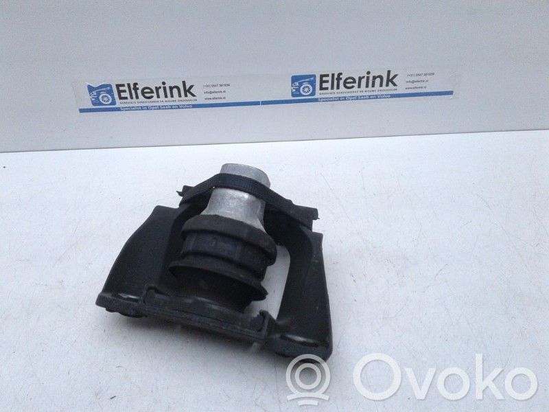Volvo XC90 Engine mount bracket 