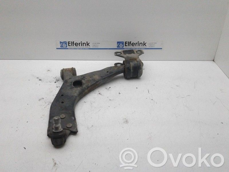 Volvo V40 Рычаг 