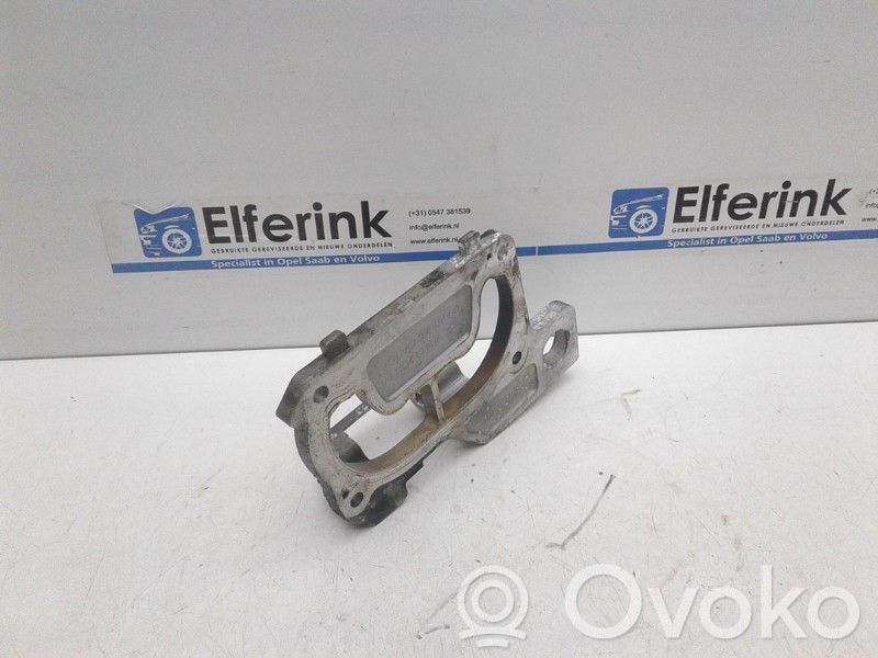 Volvo XC90 Supporto di montaggio del motore 