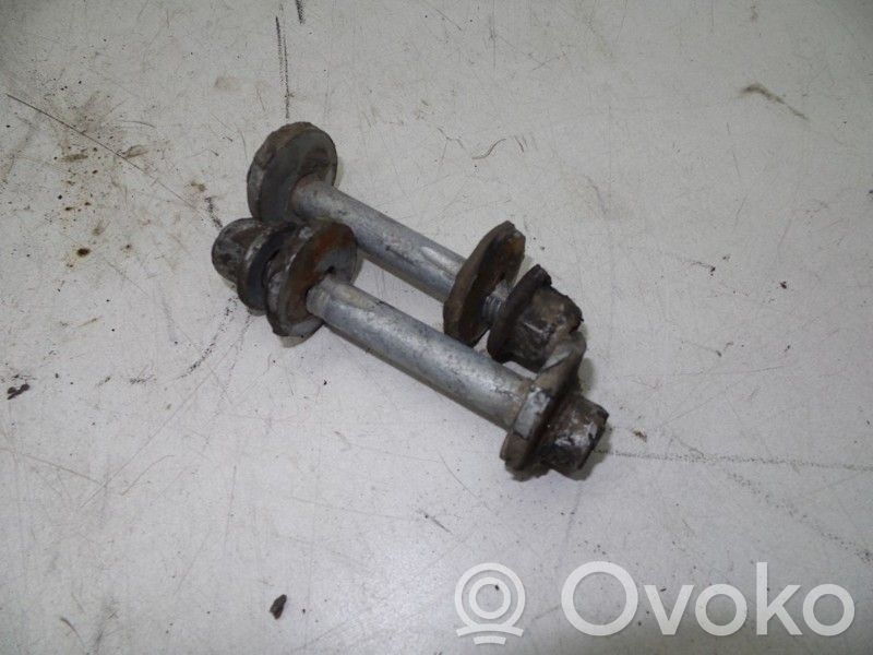 Volvo XC60 Mutterit/pultit 