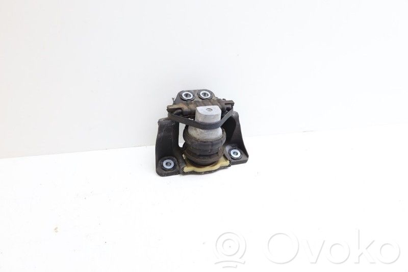 Volvo V60 Suport tampon motor 