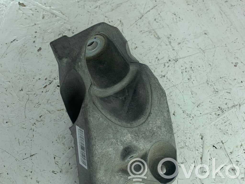 Chevrolet Camaro Engine mounting bracket 