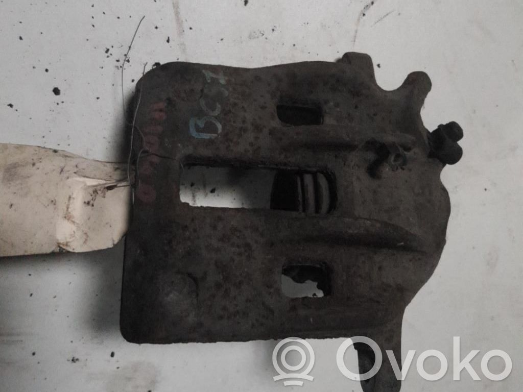 Peugeot 406 Zacisk hamulcowy przedni 