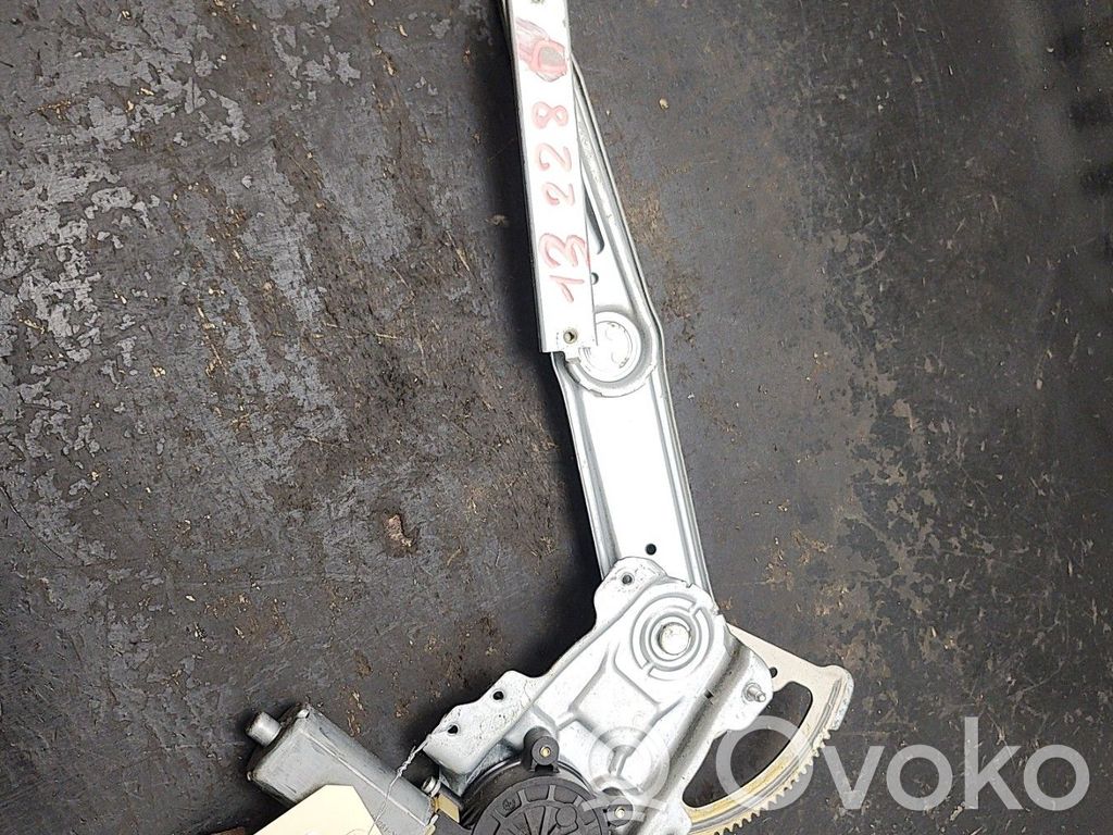 Toyota Yaris Macara ușă față cu motor 