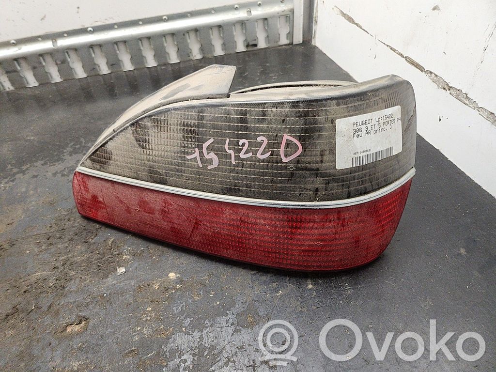 Peugeot 306 Aizmugurējais lukturis virsbūvē 