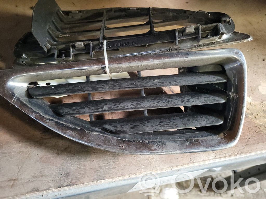 Renault Megane I Etusäleikkö 