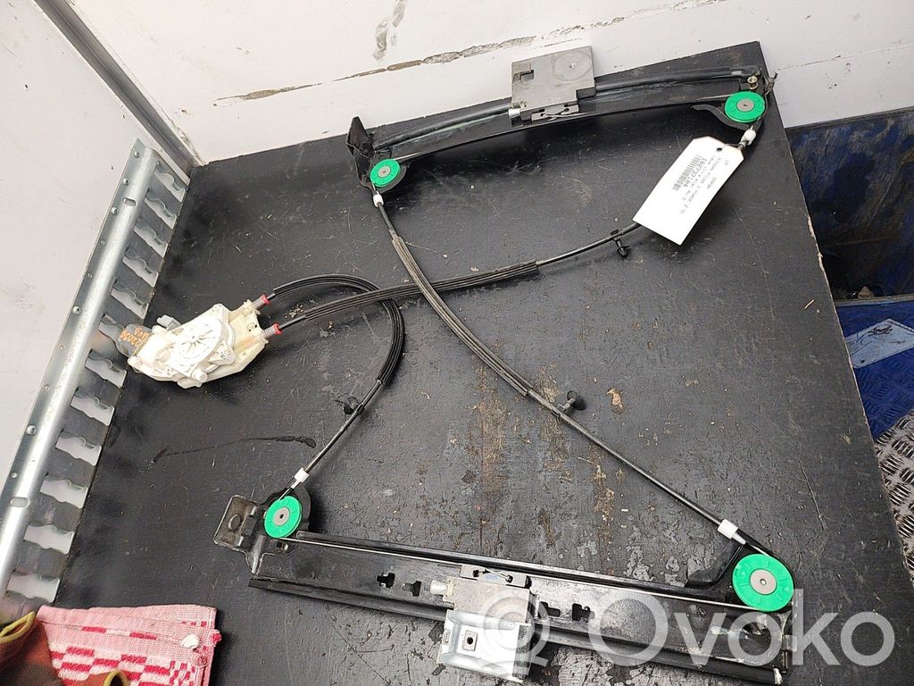 Nissan Micra Alzacristalli della portiera anteriore con motorino 