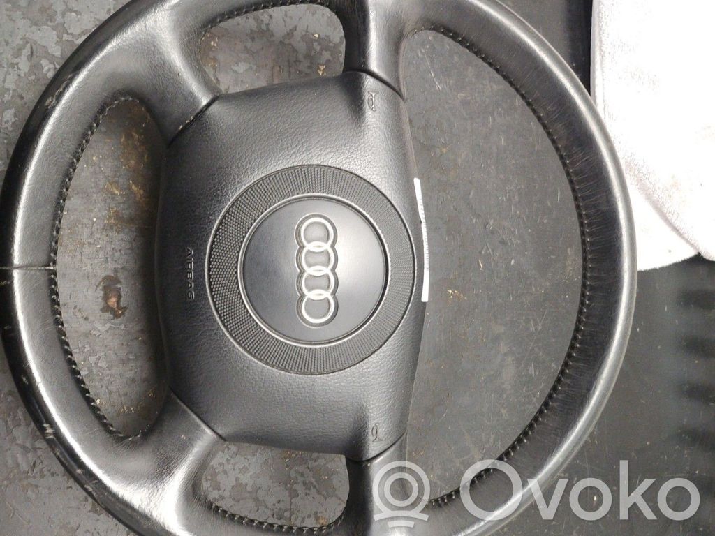 Audi A4 S4 B5 8D Ohjauspyörä 
