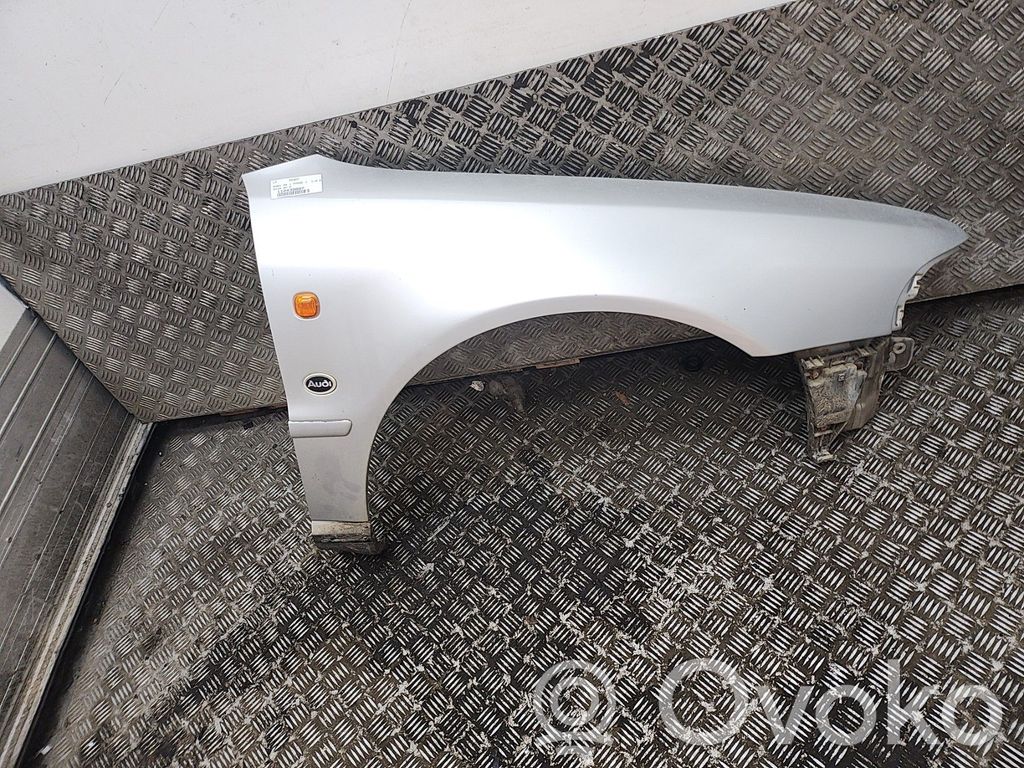 Audi A4 S4 B5 8D Sparnas 
