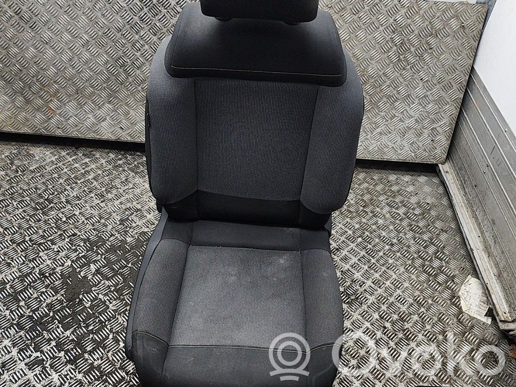 Citroen C3 Etumatkustajan istuin 
