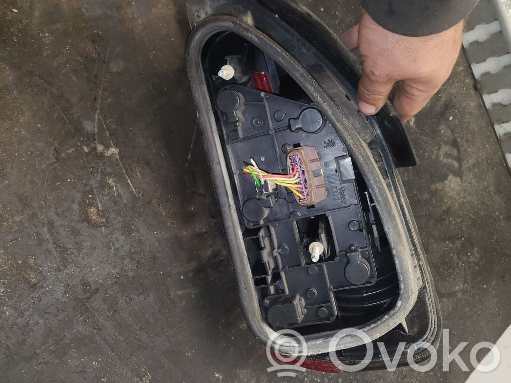 Peugeot 306 Aizmugurējais lukturis virsbūvē 