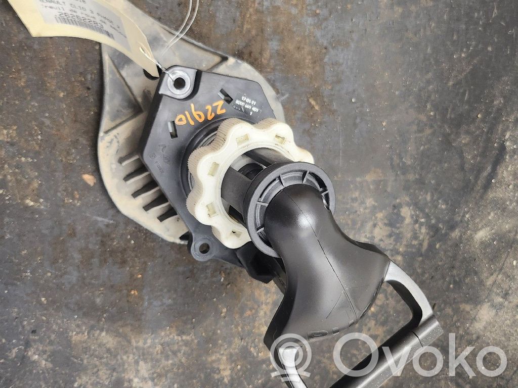 Renault Clio III Spare wheel mounting bracket 
