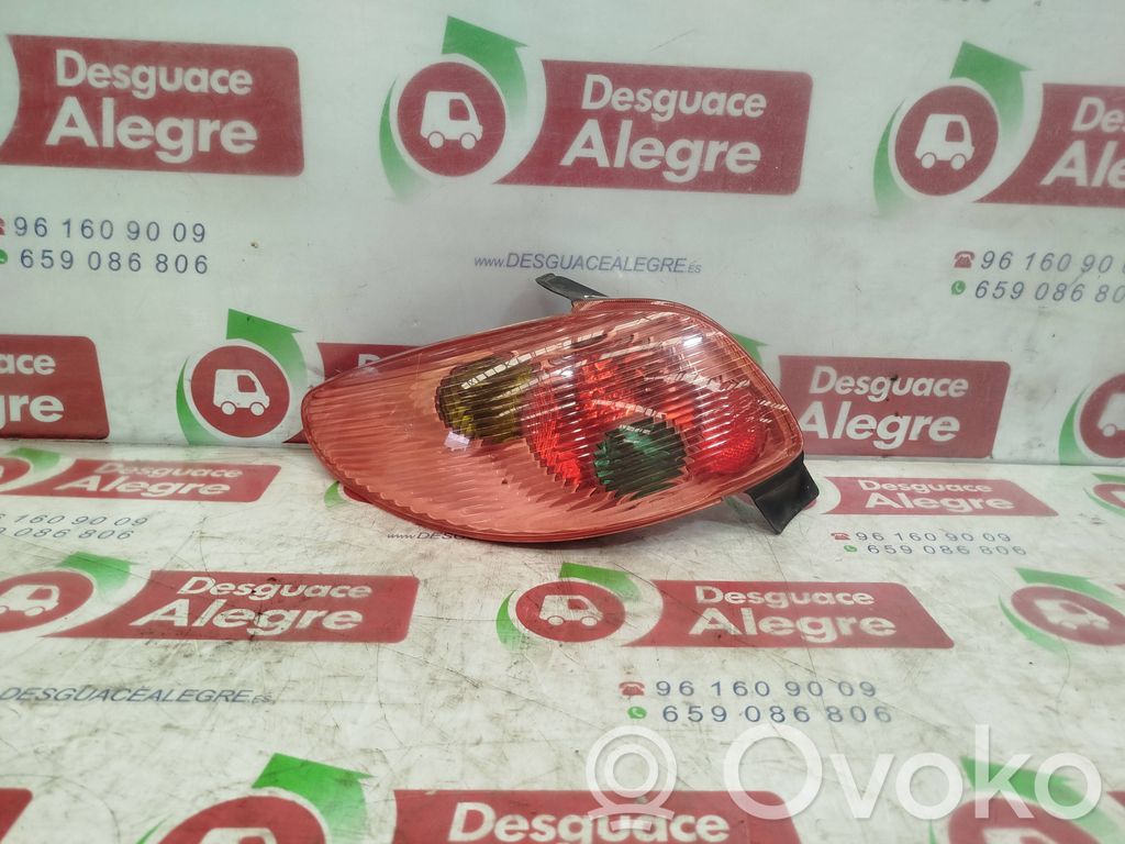 Rear/tail lights   E22058