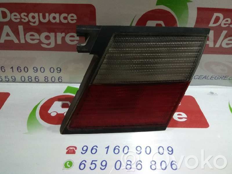 Nissan Primera Troisième feu stop