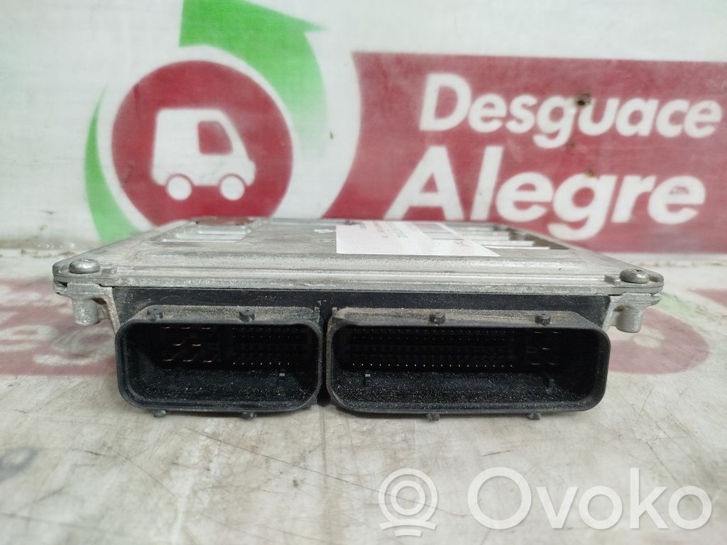Unidad de control/módulo del motor   03E906033