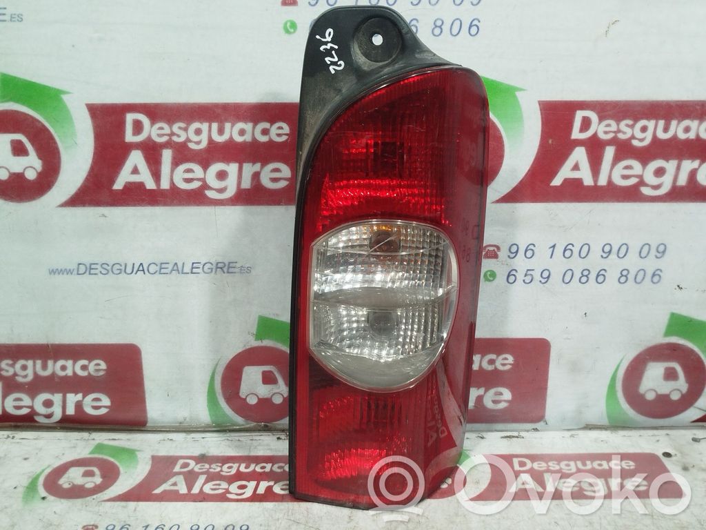 Nissan Interstar Feux arrière / postérieurs