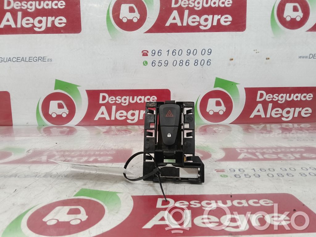 Dacia Dokker Interruttore luci di emergenza 
