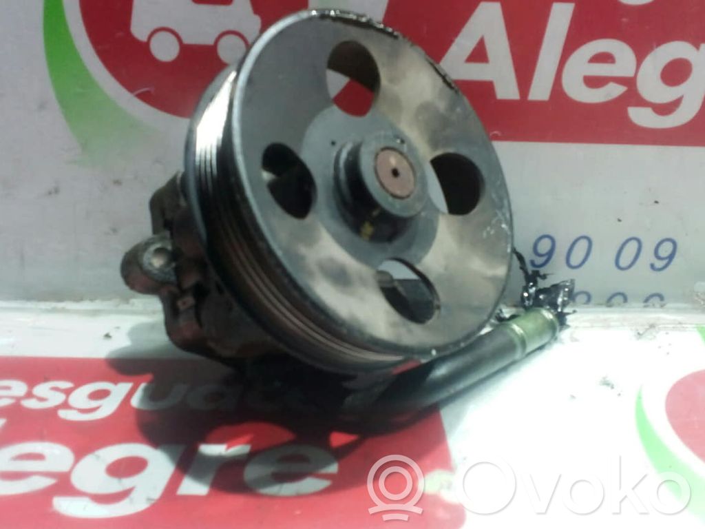 KIA Carens I Bomba de dirección hidráulica