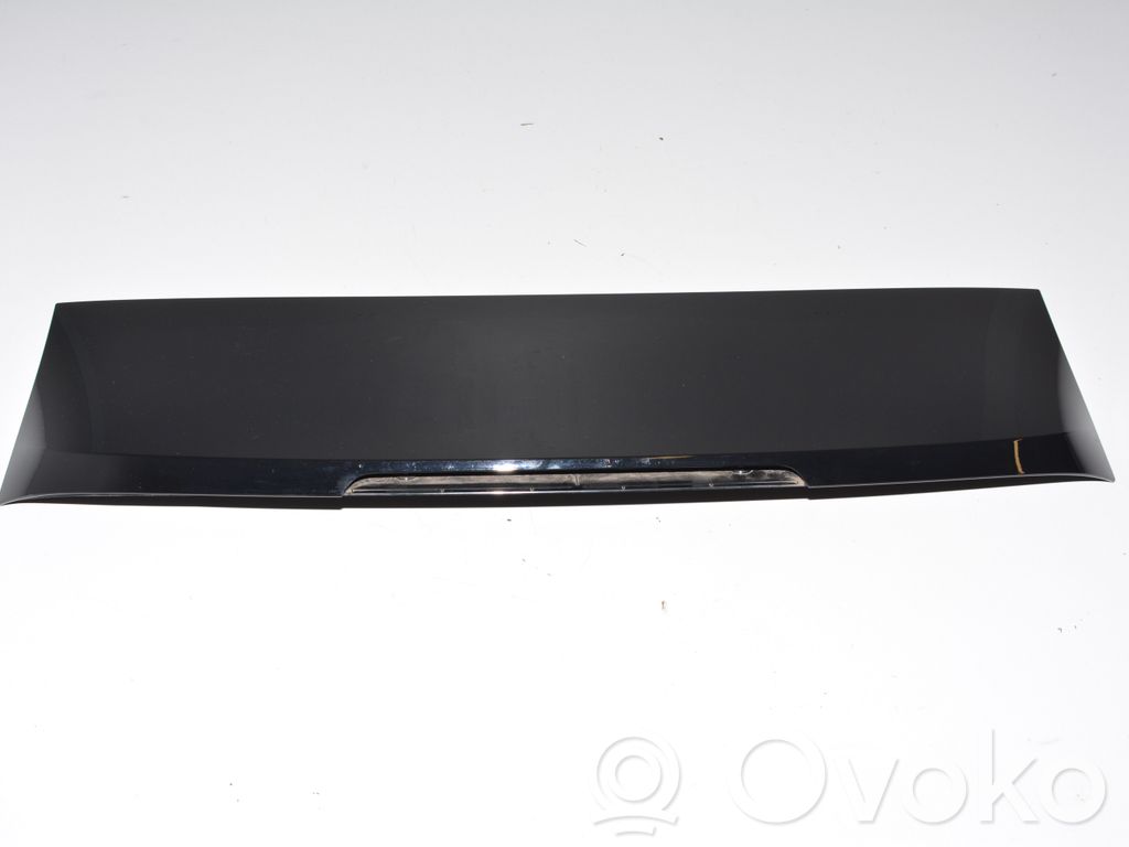 Tailgate/trunk spoiler   7305042
