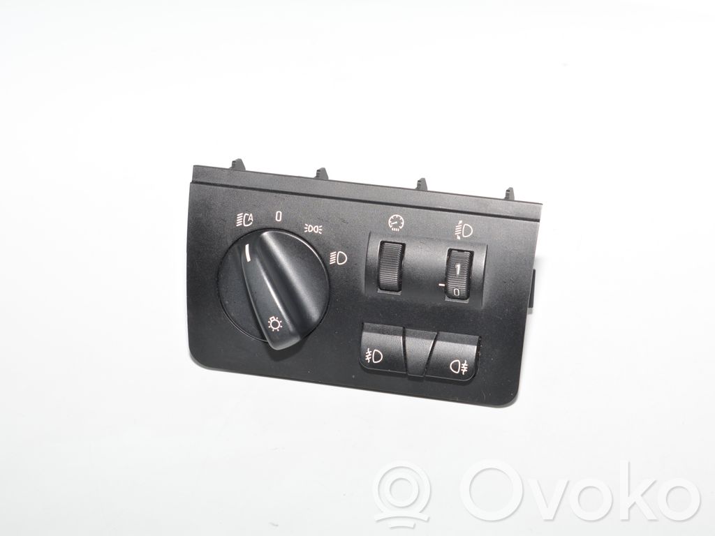 Light switch   6909776