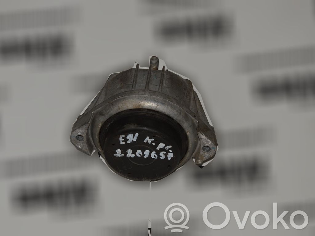 Engine mount bracket