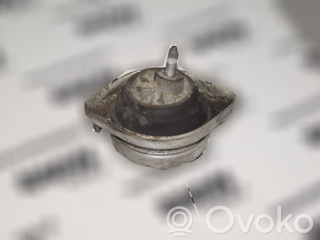 BMW 7 E38 Engine mount bracket 