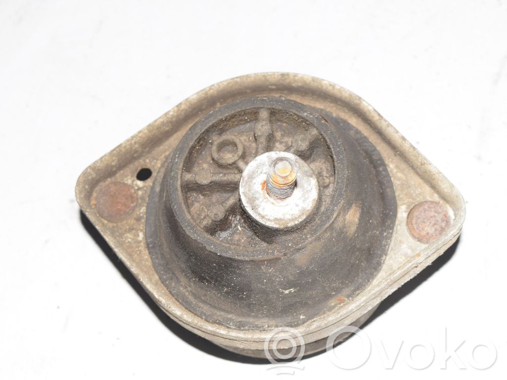 BMW 7 E38 Engine mount bracket 
