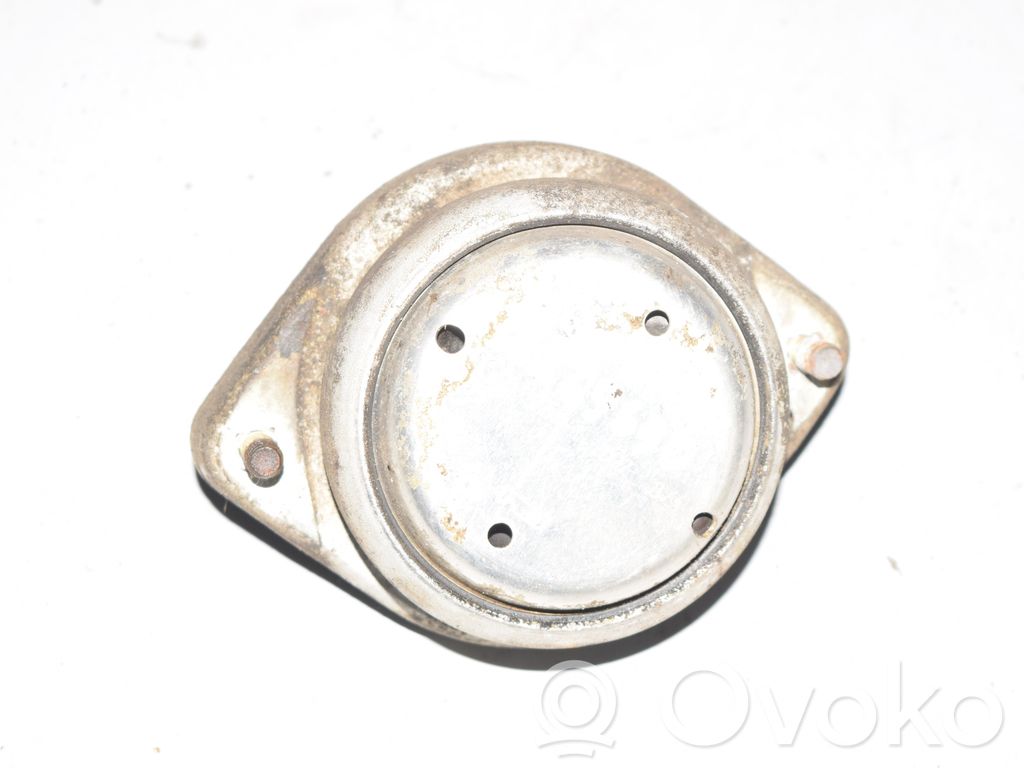 Engine mount bracket   1092823