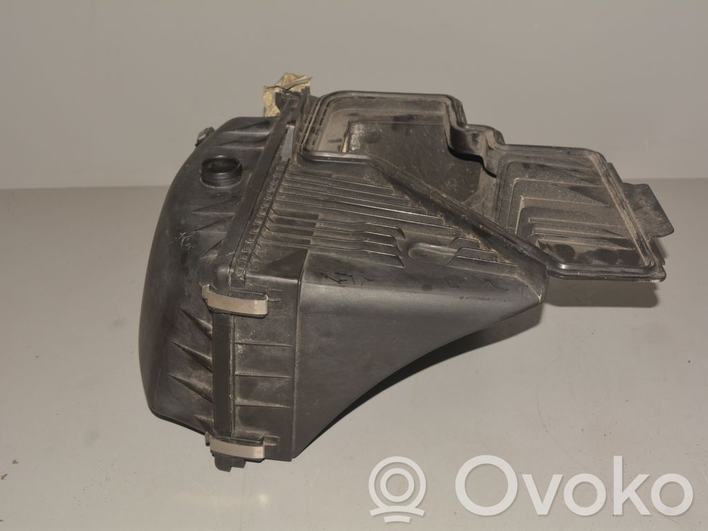 BMW 7 E65 E66 Air filter box 
