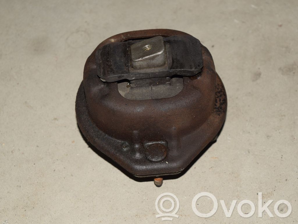 BMW 7 E65 E66 Engine mount bracket 