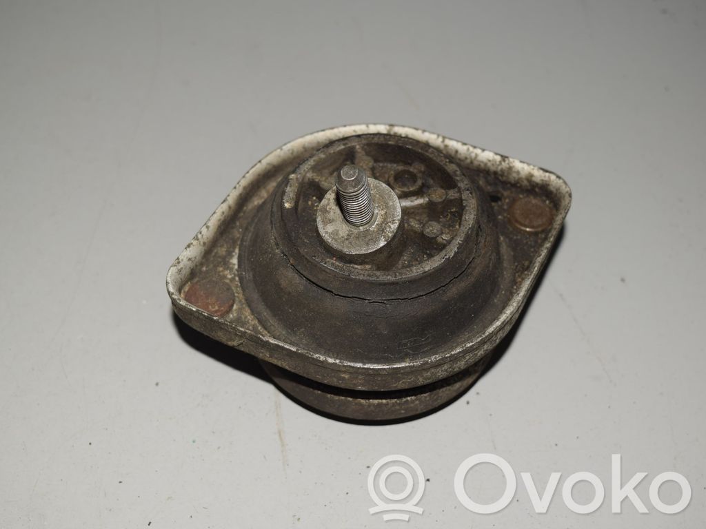 BMW 5 E39 Engine mount bracket 