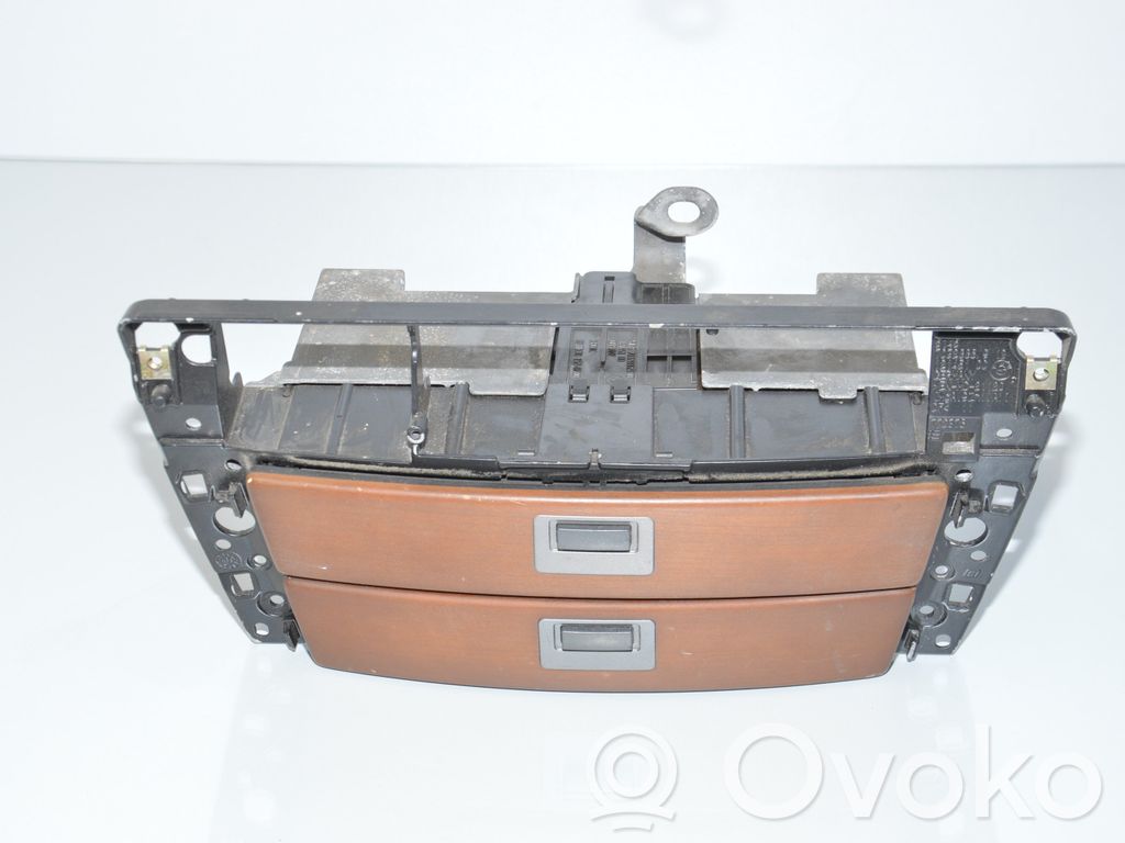 Dashboard storage box/compartment   7032886