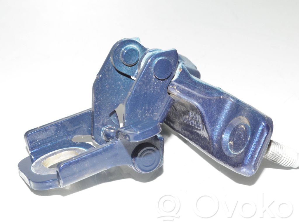 BMW 2 F46 Tailgate/trunk/boot hinge 