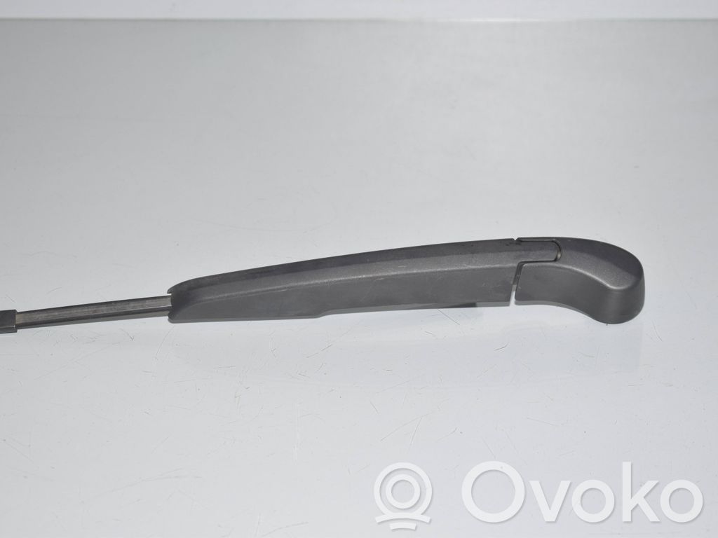 BMW 2 F46 Ramię wycieraczki szyby tylnej 